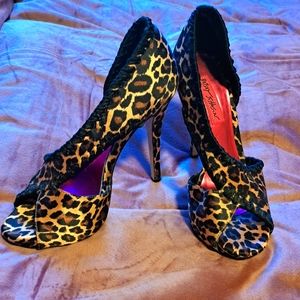 Betsey Johnson Leopard heels